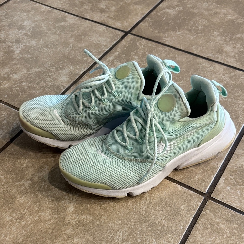 Nike Light Green Sneakers